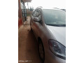toyota-avensis-small-3