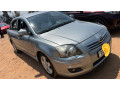toyota-avensis-small-0