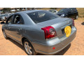 toyota-avensis-small-1