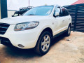 hyundai-santafe-small-2