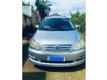 toyota-avensis-small-3