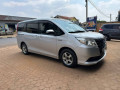 toyota-noah-small-2