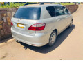toyota-avensis-small-0