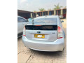 toyota-prius-small-0