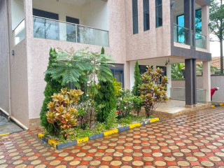 Bland new family villa available for rent in Nyarutarama Kigali