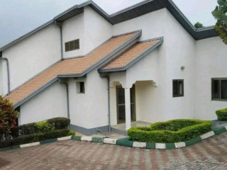 Unfurnished house for rent Gacuriro umucyo estate Call/