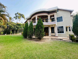 Office or family house for rent in nyarutarama