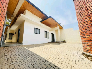 Kiyovu furnished 2bedrooms house for rent at $1200 in good location
