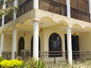 Kigali unfurnished family house available for rent in Kacyiru