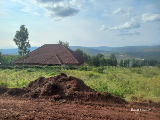 Plot for sale in muyumbu at agood place