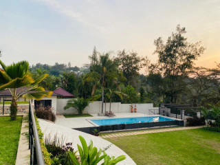 Kigali Elegant Villa with Expansive 2,000sqm Garden for rent in Nyarutarama