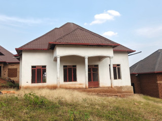 Unfinished house for sale 25M Bumbogo Musave