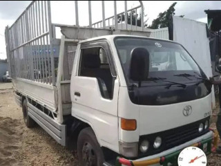 Toyota dina