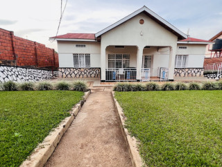 Kimironko hot deal house for sale with BIG PLOT