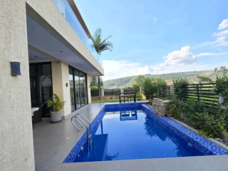 Kigali Pool house available for rent in Kinyinya