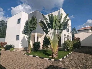 Nyarutarama furnished house for rent 3 bedrooms 3 bathrooms 1500$ Call/watsp [***] 3 bedrooms& wardrobes 3bathrooms