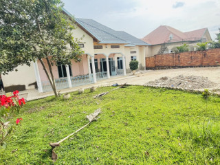 Kimironko 4bedrooms house for sale at 190M(130 000Usd) in very calm neighborhood