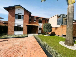 Un furnished house for rent in gacuriro
