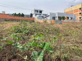 Residential plot for sale near the road and good neighbors.