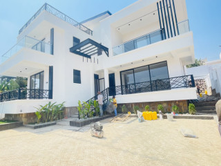 Kibagabaga 5bedrooms new villa for sale at 315M on tarmac Road