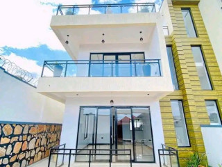 Unfurnished house for rent in kicukiro kagarama Price:700k 4 Bedrooms 3 Bathrooms