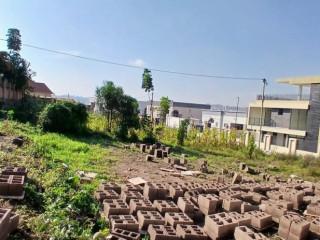 Plot for sale at kinyinya