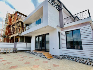 Kicukiro kagarama house for sale 300M