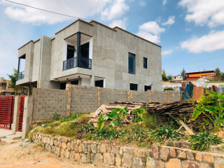 GISOZI PLOT FOR SALE