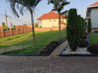 Kigali unfurnished house for rent in Kagarama