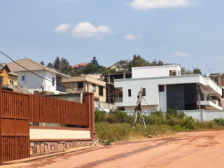 Nyarutarama located plot for sale 400M