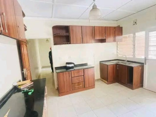 Unfurnished house for rent in Kimihurura )