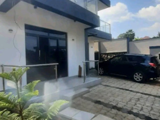 I am selling a very beautiful,