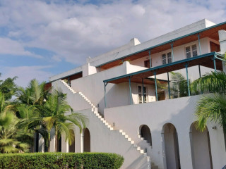 Fully furnished penthouse available for rent in Kimihurura