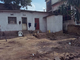 Kicukiro beautiful plot of land with an old house for sale in Kigali