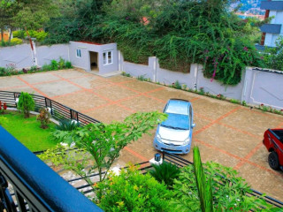 Family villa available for rent in Nyarutarama