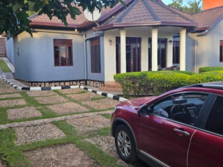 Kibagabaga fully furnished 4bedrooms house for rent at 1,2M($815) in good location