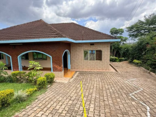 House with big plot for sale in Nyarutarama