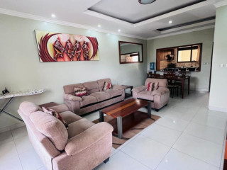 NYARUTARAMA 2bedrooms/700USD furnished apartment very good location (PRIVATE GARDEN)