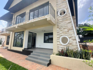 Modern no furnished house for rent in Remera