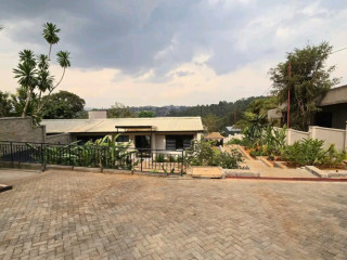 Spacious house available for rent at kiyovu