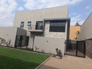 Sm:189Gacuriro Gacuriro unfurnished house for rent in Kigali Rwanda!