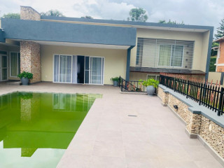 EP 142 Kacyiru Kacyiru very nice and cheapest nice house for rent with swimming pool .