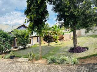 Kimironko near market 5bedrooms spacious house for sale at 190M on tarmac road