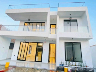 🏡 HOUSE FOR SALE – KAGARAMA, KICUKIRO 💰 PRICE: RWF 390,000,000 — NEGOTIABLE 📍 Prime location in Kagarama 🏠 Beautiful house