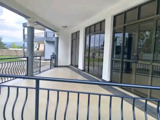 Unfurnushed house for rent in gacuriro