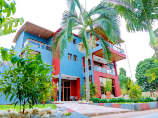Kigali Pool house available for rent in Rebero