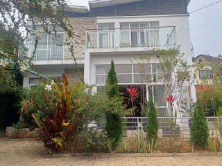 Gacuriro very nice full furnished house for rent