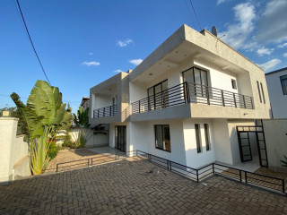 Kgali unfurnished house for rent in Kagarama