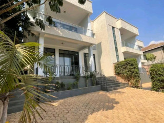 Nyarutarama fully in 3bedrooms house for rent at $1500 in good location
