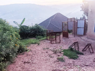 BERE 61 IY BISHENYI. BISHENYI NICE PLOT FOR SALE near Rwanda charity eye Hospital INCLUDING SMALL HOUSE !# [***] 